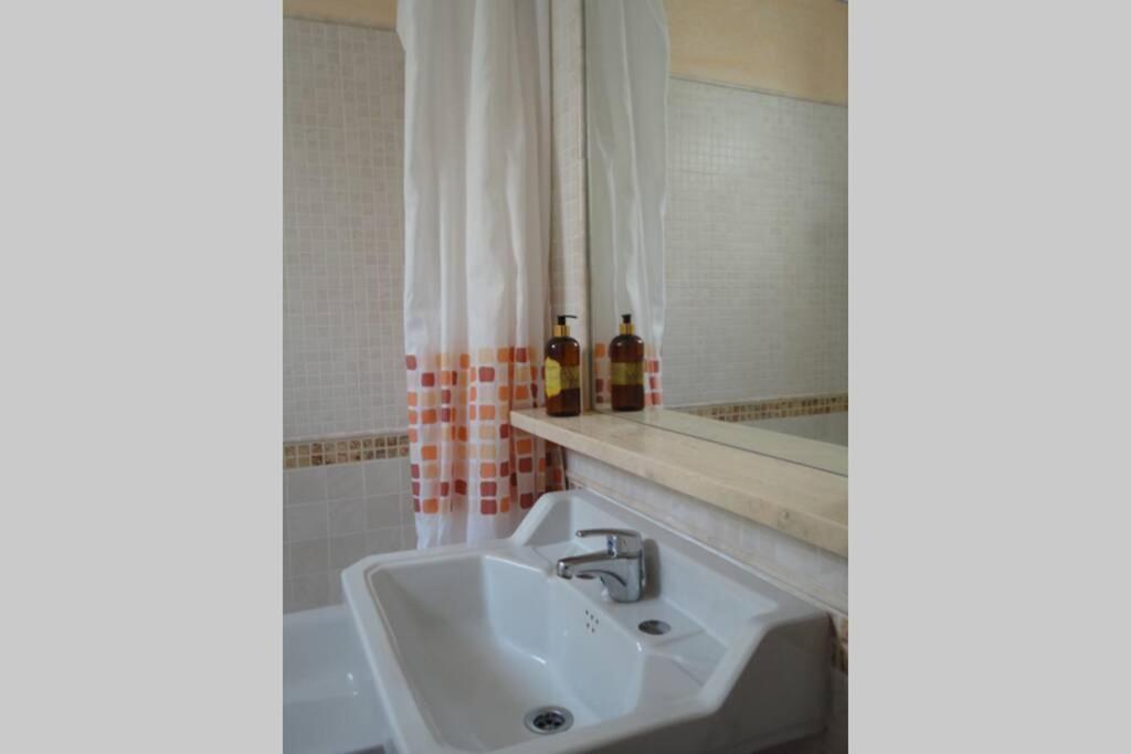 Portbell Far Appartement L' Escala Buitenkant foto